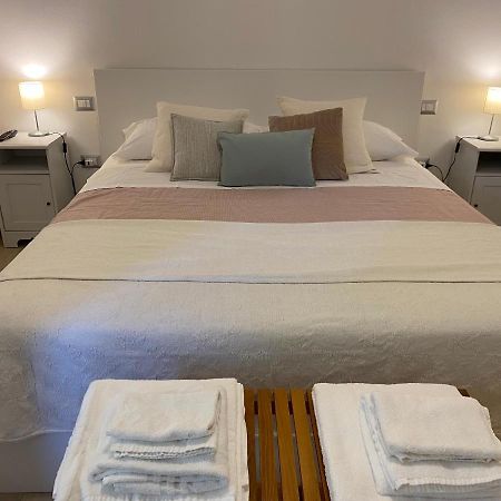 Modern City Apartment Модена Экстерьер фото