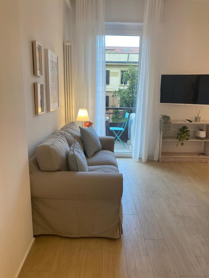 Modern City Apartment Модена Экстерьер фото