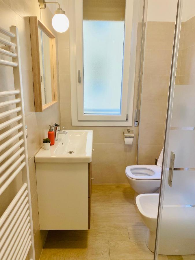 Modern City Apartment Модена Экстерьер фото