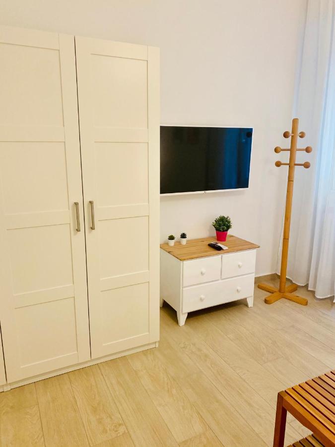 Modern City Apartment Модена Экстерьер фото