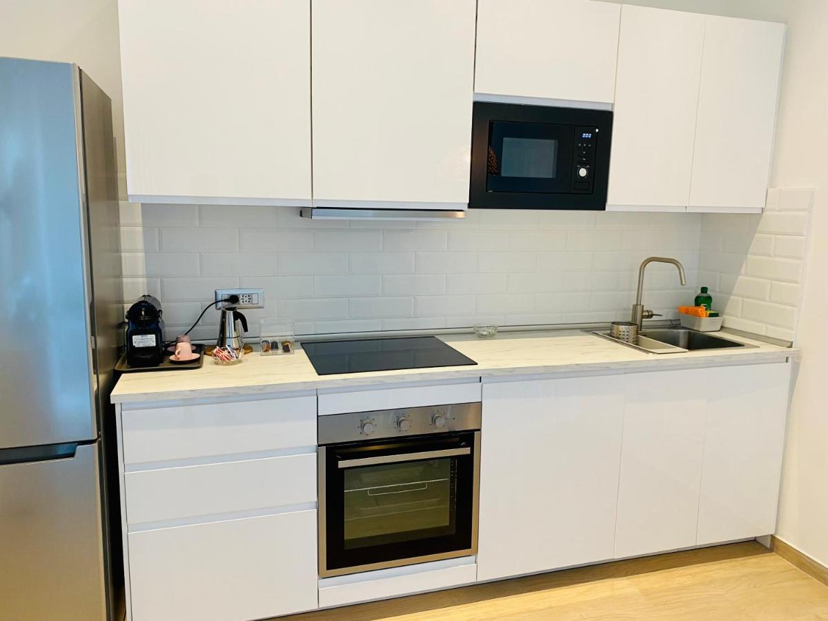 Modern City Apartment Модена Экстерьер фото