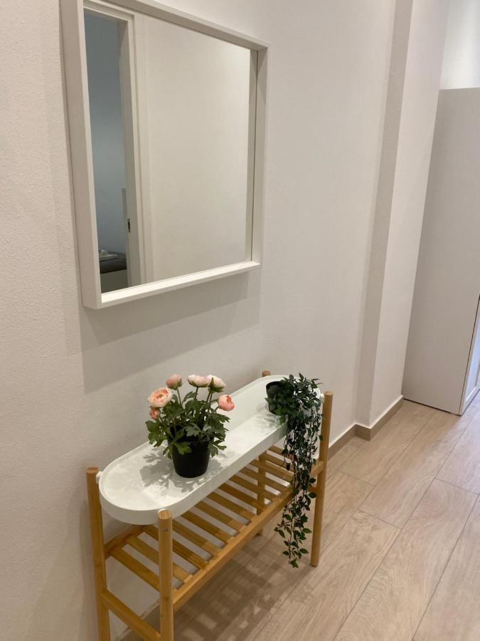 Modern City Apartment Модена Экстерьер фото