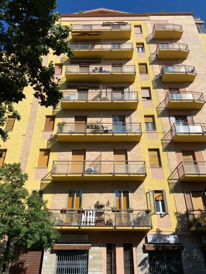 Modern City Apartment Модена Экстерьер фото