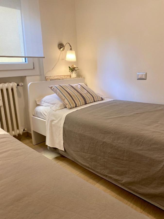 Modern City Apartment Модена Экстерьер фото